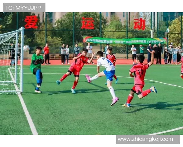 黎族足球球星拼搏绿茵场展民族风采谱写体育奋进新篇章